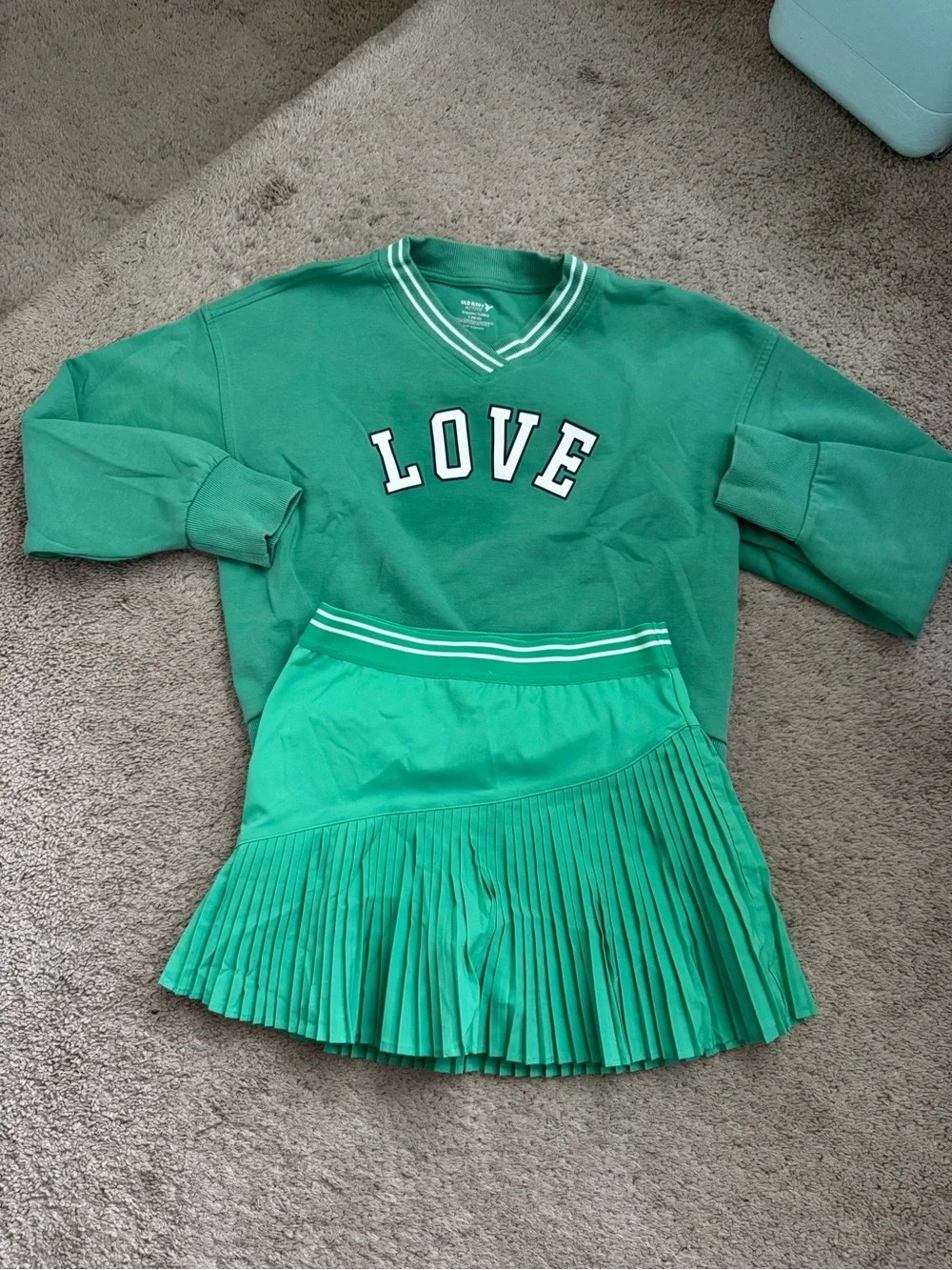 Old Navy Green Kids Matching Sweatshirt & Pleated Skort Set